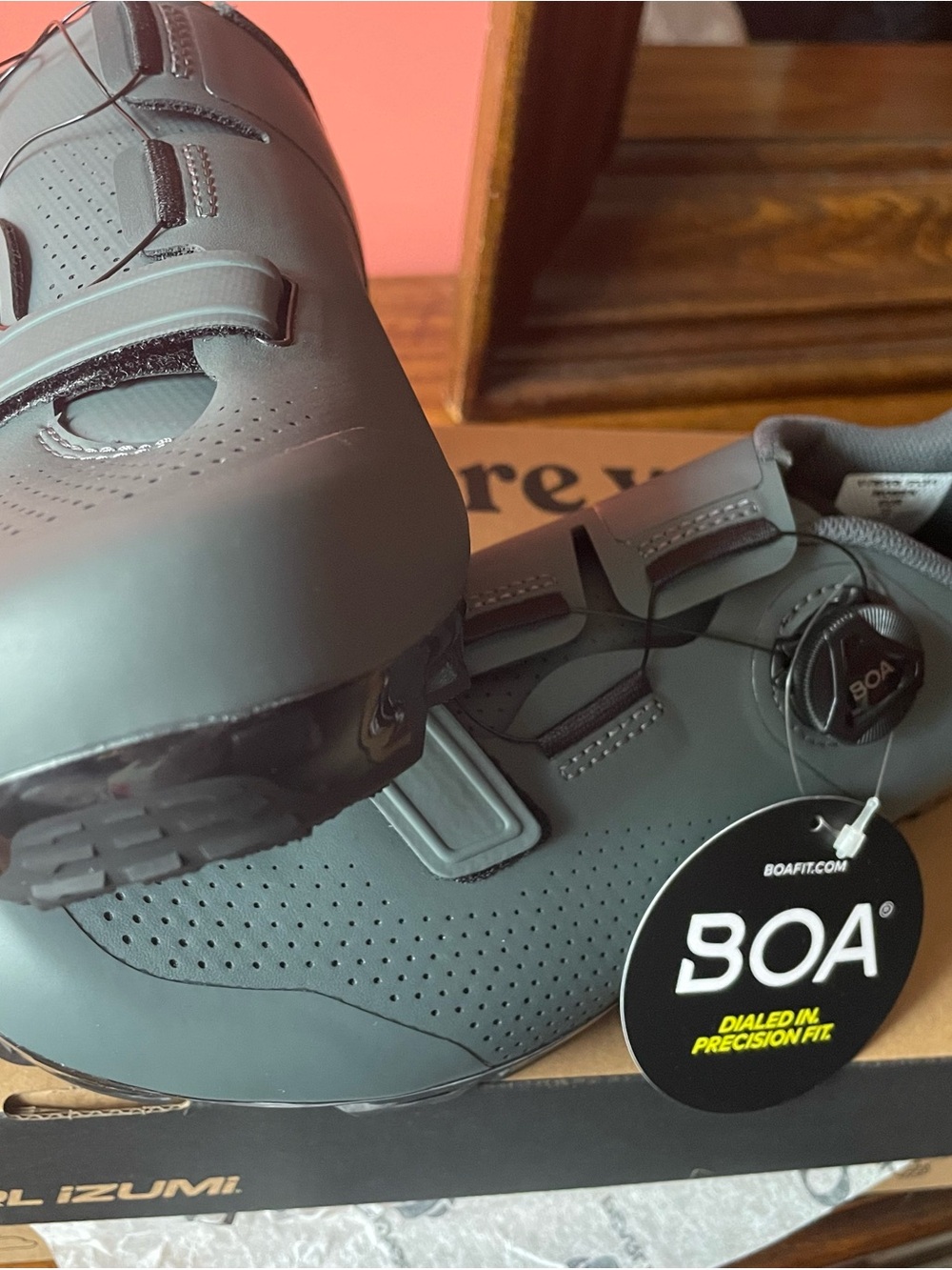 Pearl Izumi Women’s Cycling Shoes in Gravel Gray with BOA